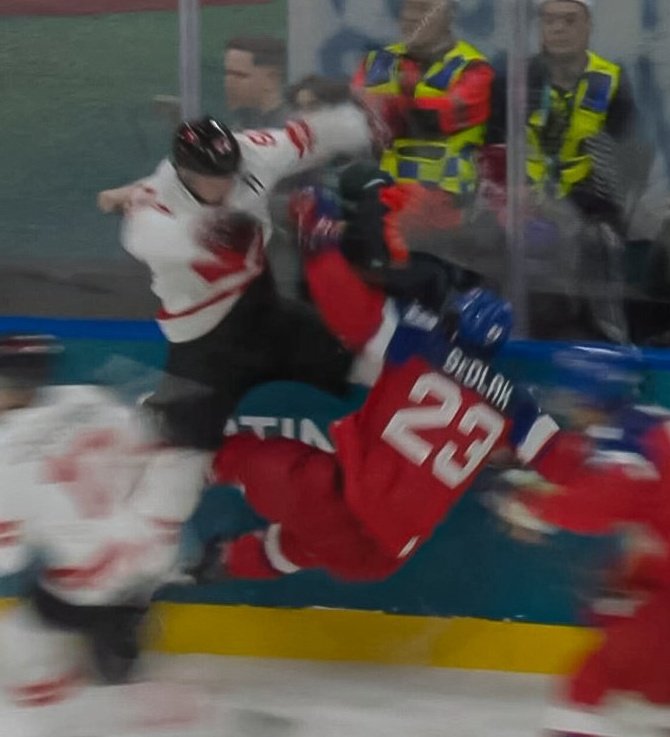 citchmook's tweet photo. Connor McDavid out there just leveling dudes. https://t.co/dRIvGae7qo