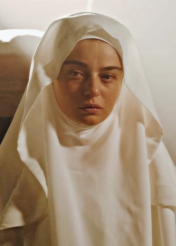 She is crying, but she looks very beautiful....

#AyçaAyşinTuran #AlBeniBaba