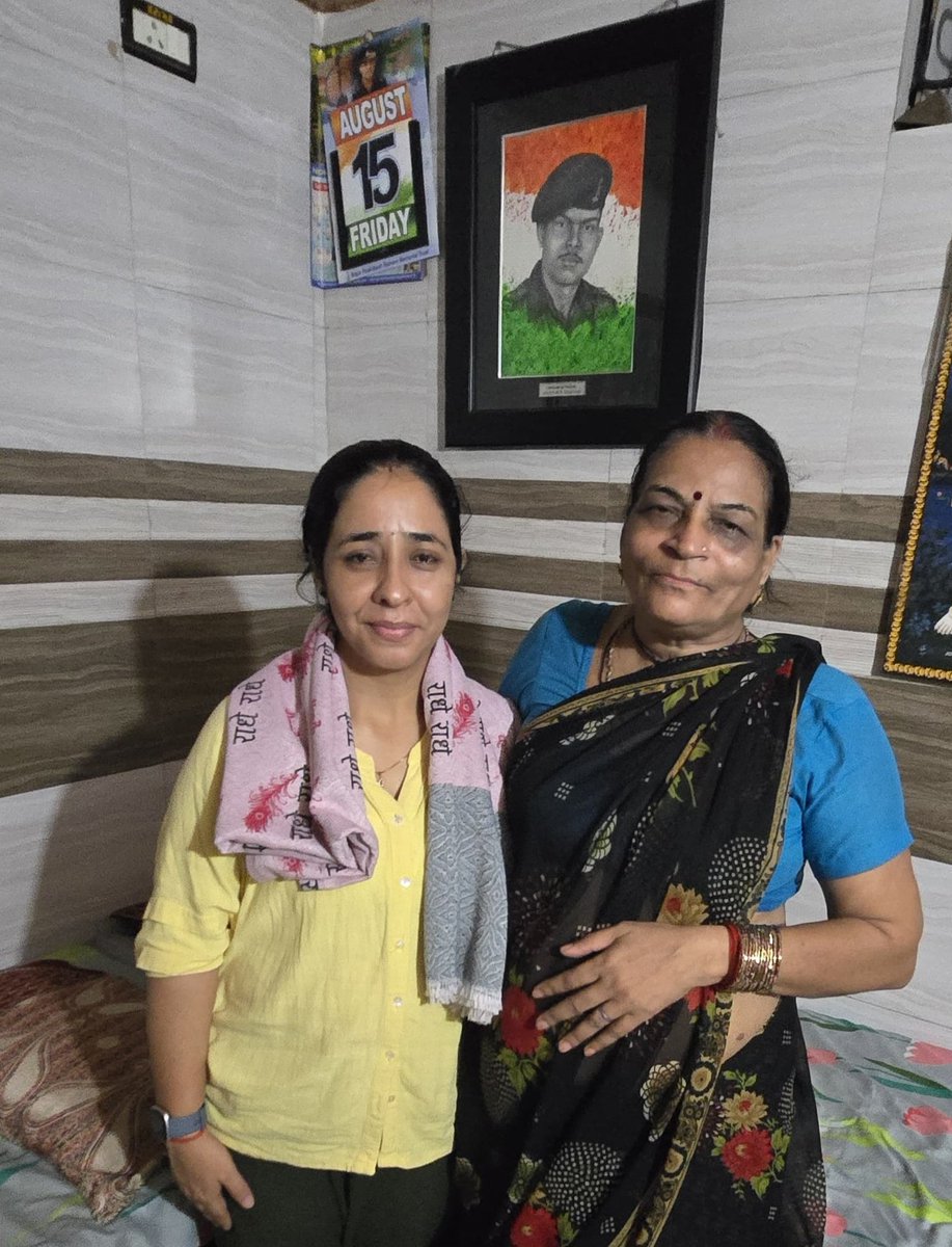 Today Jayshreebèn completed 9 years sans her son

L/ NK GOPAL SINGH BHADORIYA
Shaurya Chakra
1 RR - SIGNALS 

On this day in 2017 he  was immortalized fighting terrorists in #Kashmir.
As NSG Commando he was awarded VSM for his exemplary bravery  in 26/11  #MumbaiTerrorAttack