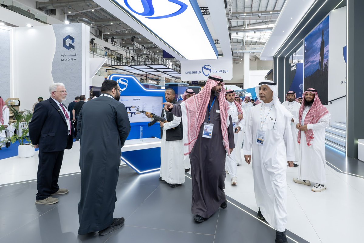تشرفنا بزيارة معالي المهندس أحمد بن عبدالعزيز العوهلي، محافظ الهيئة العامة للصناعات العسكرية لجناحنا في #معرض_الدفاع_العالمي حيث اطّلع معاليه على  أحدث الصناعات لدرع الحياة، وذلك بحضور سعادة رئيس مجلس الإدارة الأستاذ هشام بن منصور الجمعان.

#WDS2026 
#مستقبل_التكامل_الدفاعي