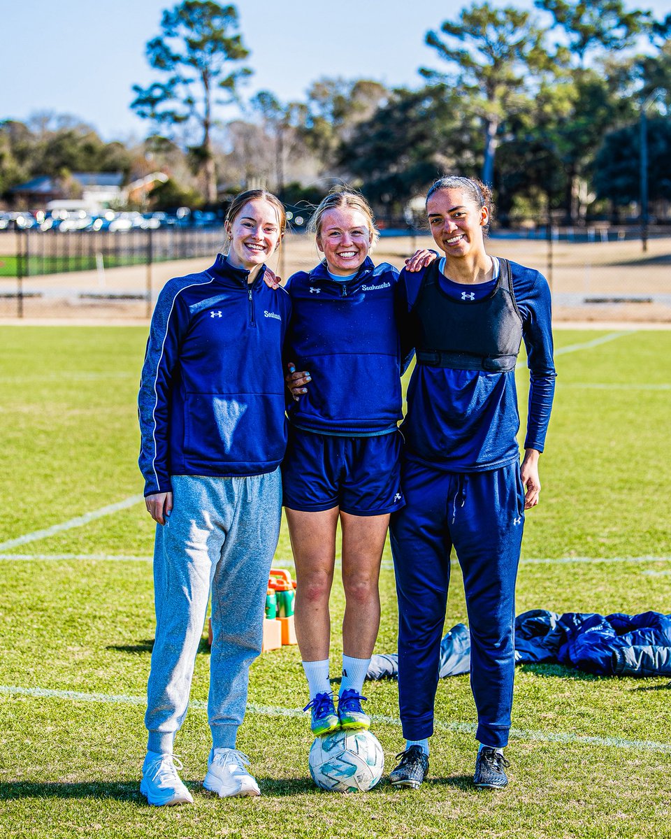 UNCWSoccer's tweet photo. all smiles for spring season 💐

#SeahawkSoccer https://t.co/nzjhxjji99