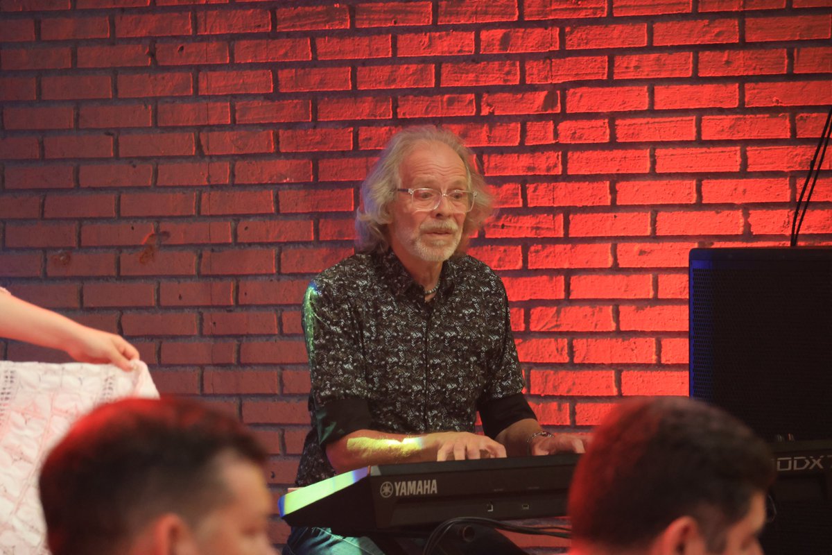 tererejerepy's tweet image. ¡El amor también se comparte con amigos! 😎 ¡Súmense pues a nuestra peña! ❤️

#tererejerepy por #telefuturopy