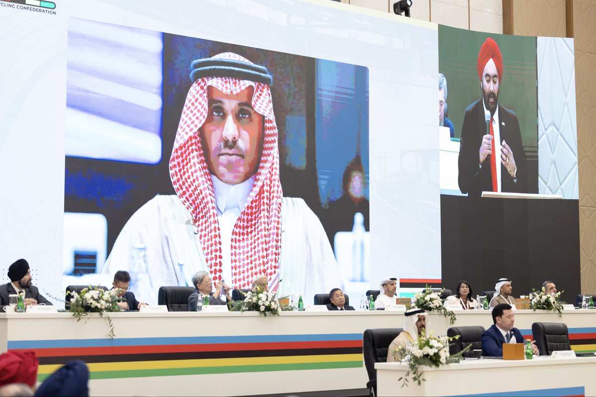 تعيين رئيس الاتحاد السعودي للدراجات أ. عبدالعزيز الشهراني رئيساً للجنة العلاقات الدولية بالاتحاد الآسيوي للدراجات تأكيد على مكانة الرياضة السعودية دوليًا ودور <a href="/TeamSaudi/">Team Saudi | فريق السعودية</a> في دعم كفاءاته الإدارية، ومكانته كمسؤول سعودي وابن للعبة 🇸🇦
كل التوفيق ابو سعود ..
<a href="/Ialshahrani_Ab/">عبد العزيز الشهراني</a>