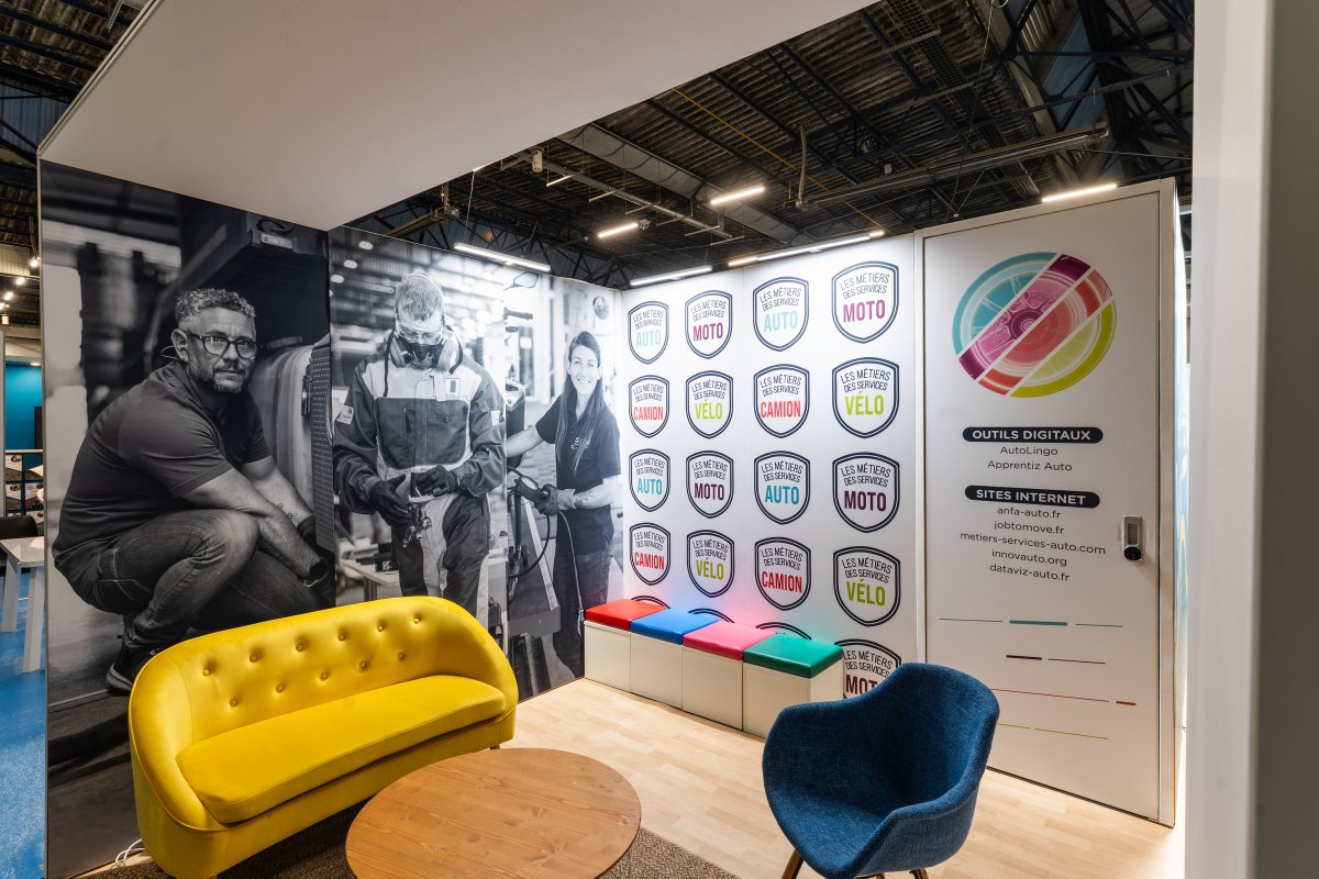 R2 Stand & Event tweet media