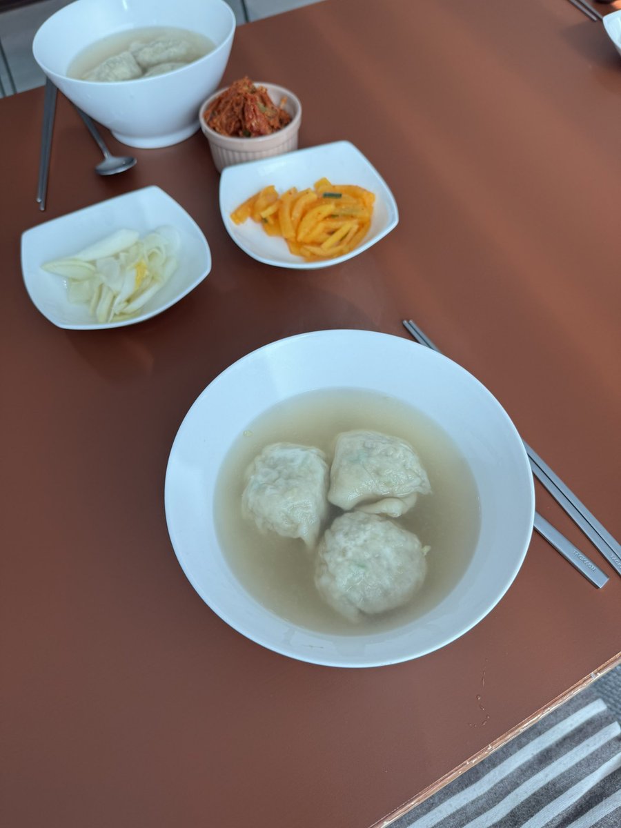 skyooo's tweet image. 📌 평양손만두 본점 

만두좋아하시면 꼭 한번 잡솨봐~ 
포장해서 먹었는데 진짜 꿀맛이에요