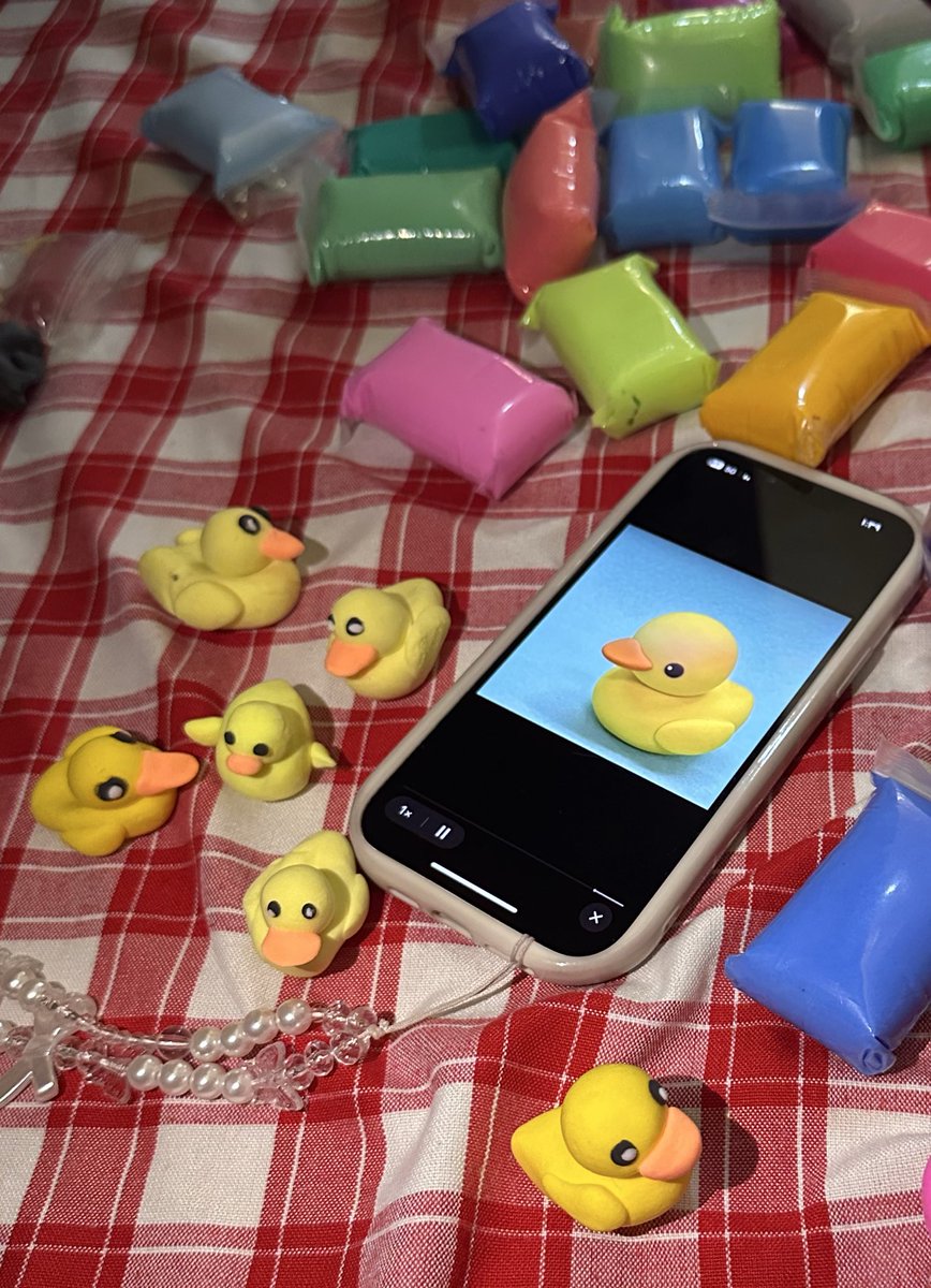 Loly𝜗𝜚 tweet media