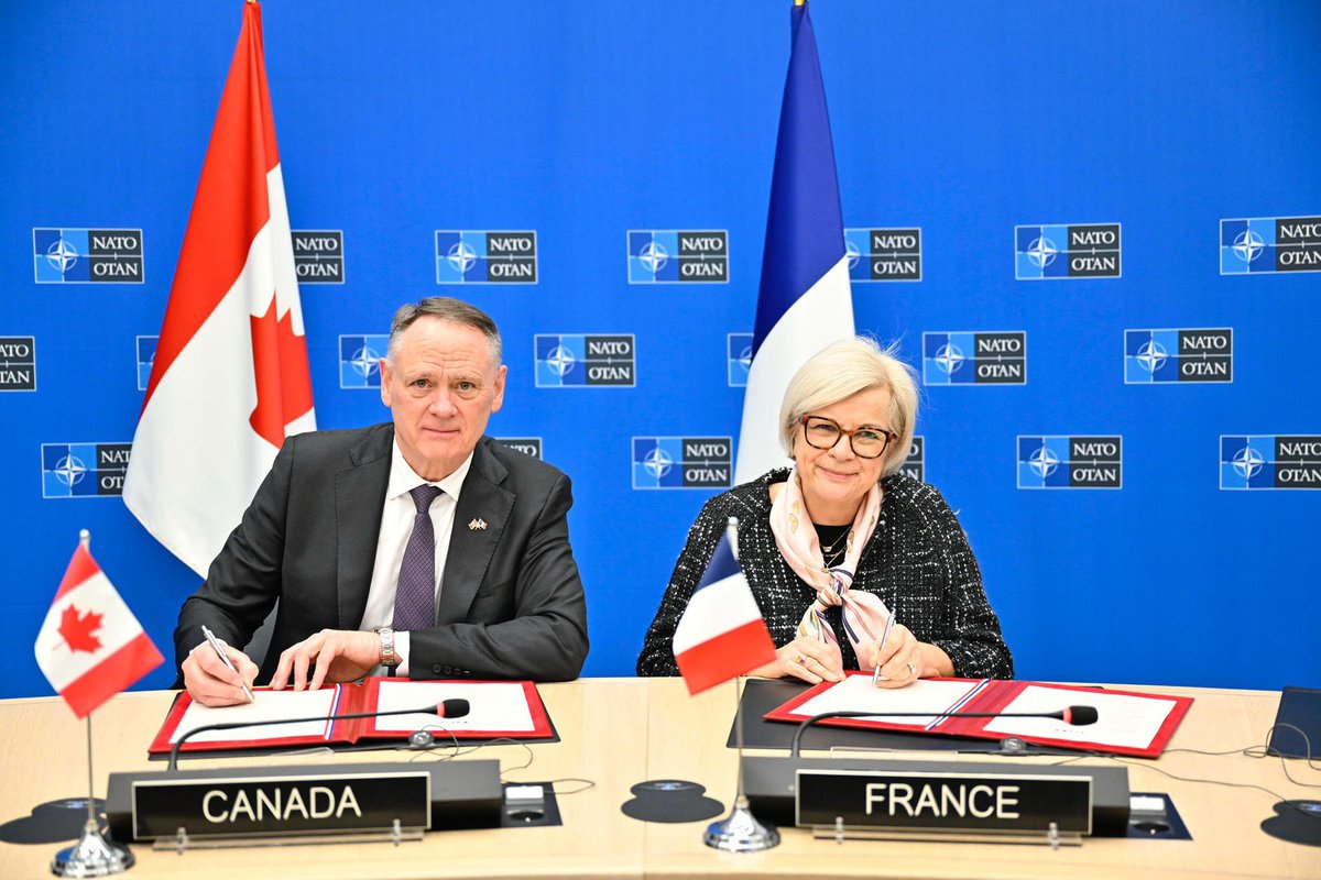 CaVautrin's tweet photo. En marge de la réunion des ministres de la Défense de l’OTAN à Bruxelles, j’ai signé avec David McGuinty, ministre de la Défense nationale du Canada, une feuille de route en vue d’un partenariat stratégique.

C’est un jalon concret du renforcement de notre relation de défense. Avec le Canada, aux côtés de nos Alliés, nous sommes déterminés à poursuivre nos efforts de réarmement pour garantir notre sécurité collective.

#NATO #DefMin