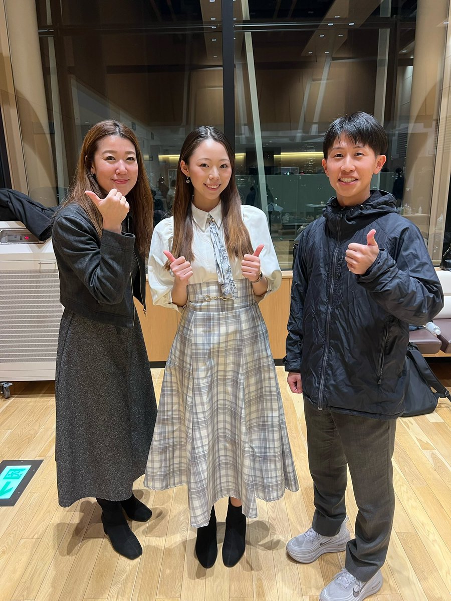 BloomUp171770's tweet photo. 【学生団体サミット2025】
スポンサーとしてピッチ登壇✨

本日、BloomUP!が学生団体サミットのスポンサーとして参加し、5分間のピッチでB-Labの取り組みを紹介する機会をいただきました🎤

そして、今回のサミットで最も感動したこと——

決勝に進出した2団体の代表が、なんと元B-Lab参加生だったんです🔥

それぞれ別の学生団体を率いる代表として、かつてB-Labのビジネスコンペで培った経験を活かし、堂々とピッチを披露。そして、そのうちの1団体が見事優勝🏆

B-Labでの挑戦が、それぞれの団体運営やリーダーシップに繋がっている姿を目の当たりにして、学生起業家支援の価値を改めて実感した1日でした。

インターンとして関わる中で、「学生の成長を後押しする」という理念の重みを肌で感じています。

素敵な出会いと学びをありがとうございました✨
#BloomUP #BLab #LeaPUP #学生団体サミット