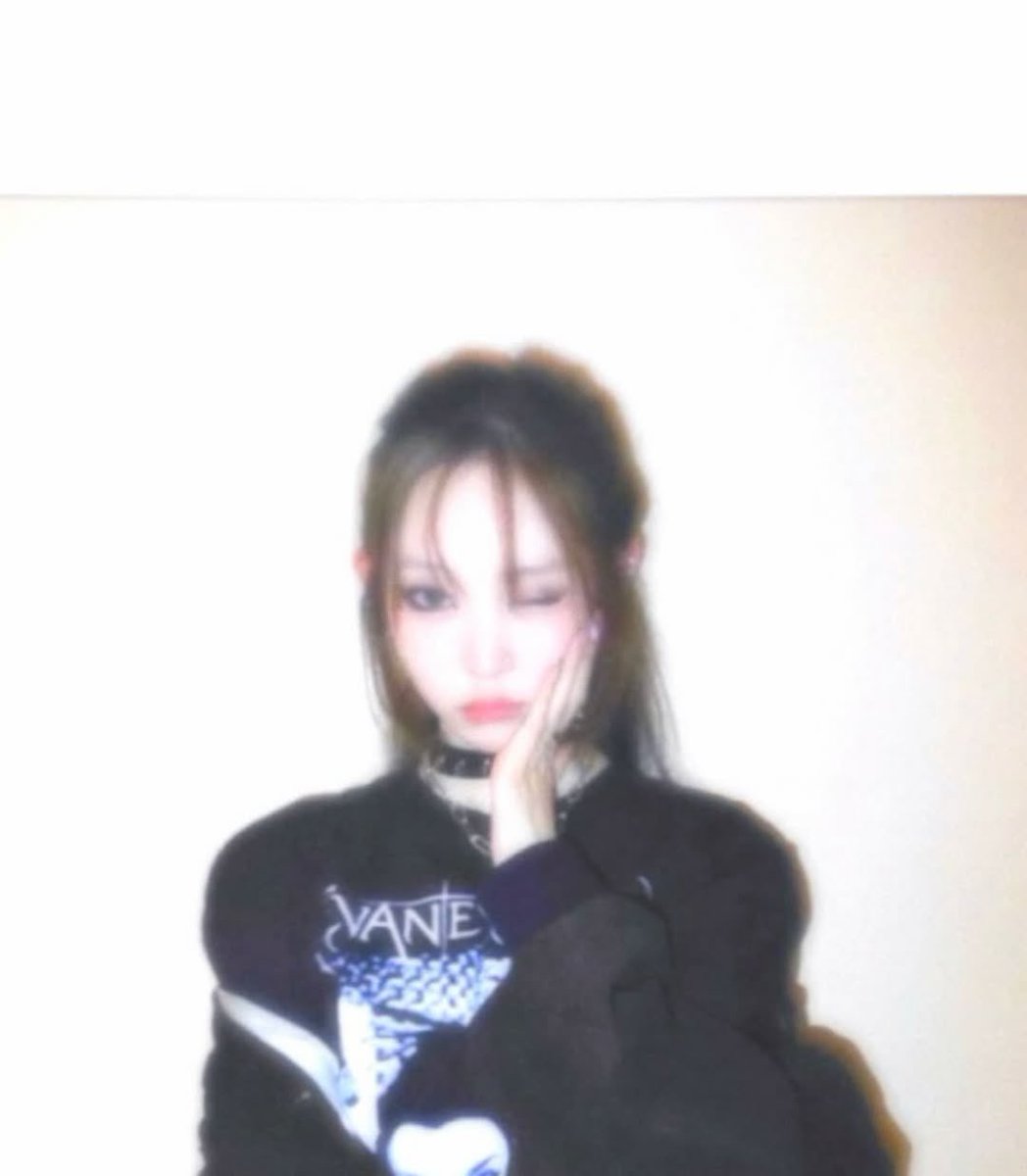 youngseoie's tweet photo. It’s Avril Lavigne’s world. We’re just living in it https://t.co/F5ajCPdJrE