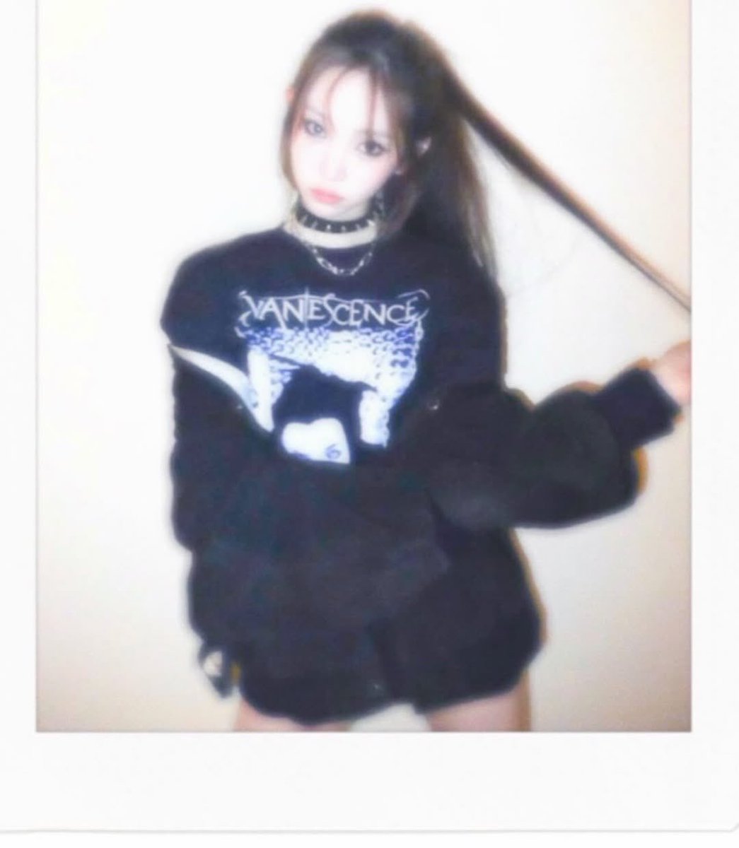 youngseoie's tweet photo. It’s Avril Lavigne’s world. We’re just living in it https://t.co/F5ajCPdJrE