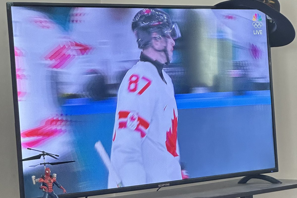 ashwayssunny's tweet photo. taking pics of mama at the olympics like it’s a concert https://t.co/ctOdPR5l0e