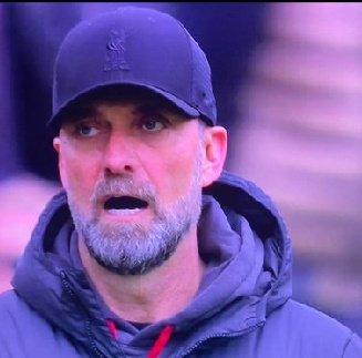 LuckyDuke12's tweet photo. Manchester  united have left one game to play this month and today is 12😛🤔 https://t.co/gZf3x4PhfP