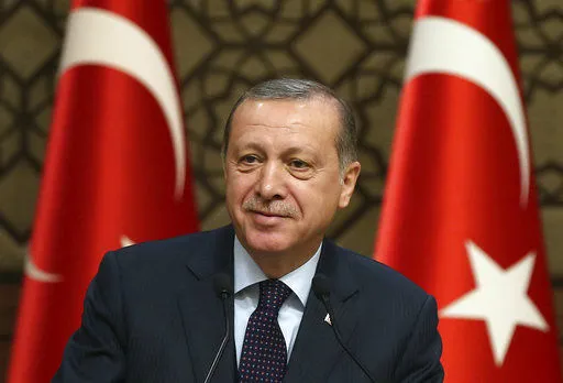 AzeriTimes's tweet photo. When Erdoğan took office in 2003, Türkiye’s GDP was only about 22% higher than Greece’s.
Today? Türkiye’s economy is nearly 6x larger.

➜ 2003 
🇹🇷 Türkiye: $314B   
🇬🇷 Greece: $257B

➜ 2025
🇹🇷 Türkiye: $1.56T 
🇬🇷 Greece: $252B