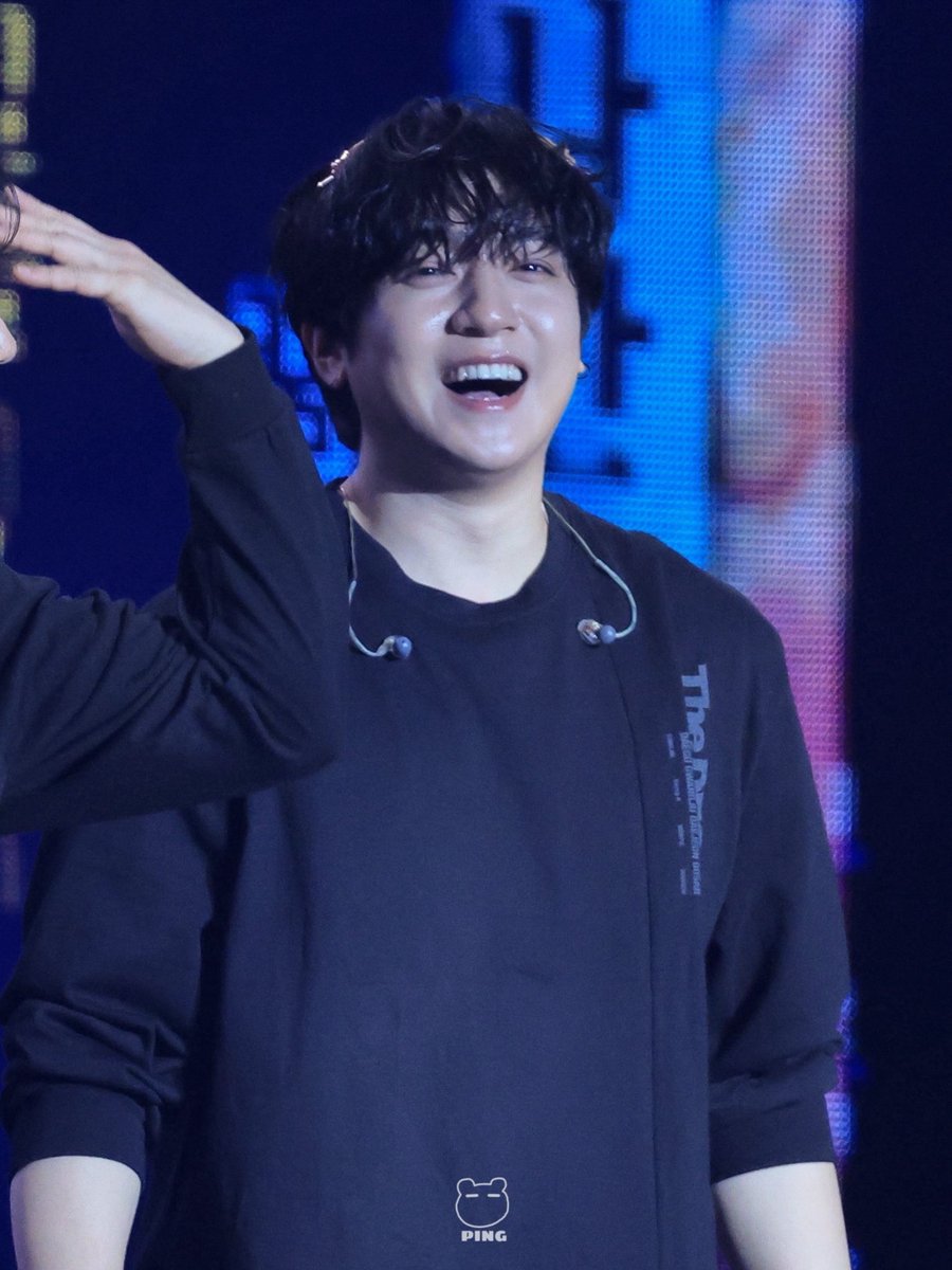 260208 대구
#성진 #SUNGJIN 

널 바라보고만 있어도 나도 모르게 미소를 짓고 있는 나를 보면 신기해