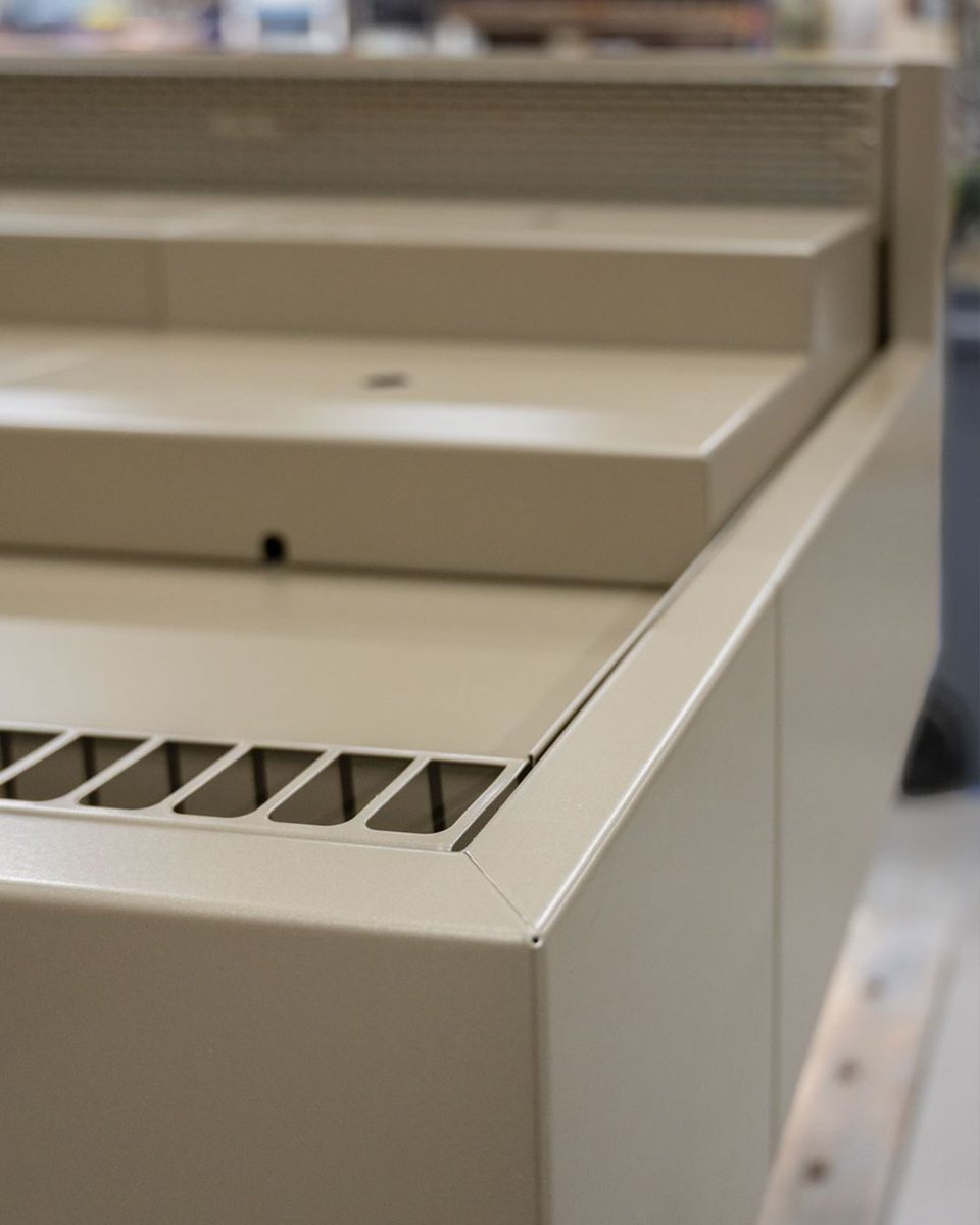 Mooi project in samenwerking met IDEAL AKE.

Op luchthaven Düsseldorf een stijlvolle maatwerkoplossing.
Door: Mario Dressel Aan: Papa Pepe. Bakery H in RAL 1035 met getrapte presentatie. 

#idealake #foodservice #project #maatwerk #premiumfoodcaresolutions #wecareforfood