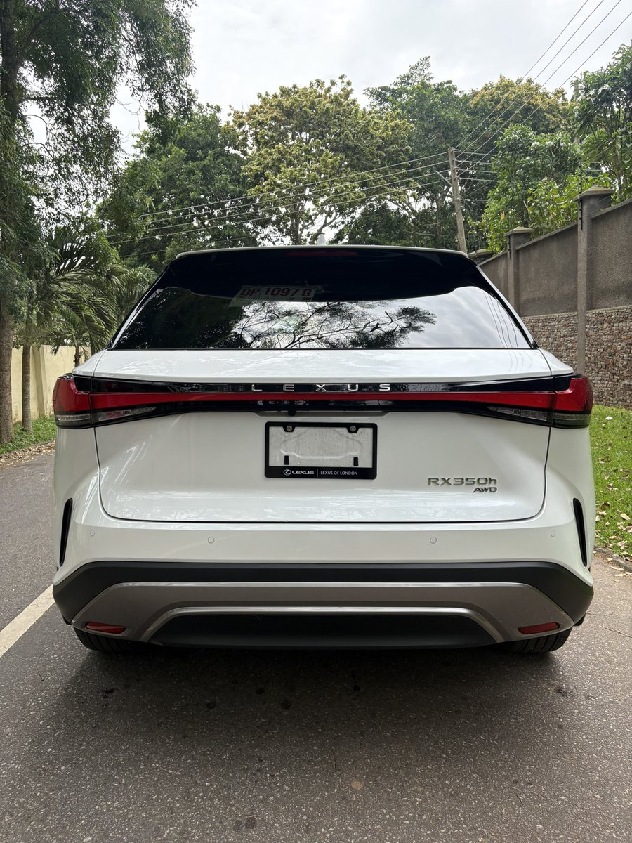 BRAND NEW! 

2024 LUXURY LEXUS RX350h
¢950,000 

3.5L
Keyless Entry
CarPlay
Rear screens
Digital Rear view mirror
Vehicle Height Control
Cool Box
Heated and ventilated seats
Leather seats
Panoramic roof 
Apple Carplay and Android Auto
Accident Free
.

+233277772470 
+233277774126