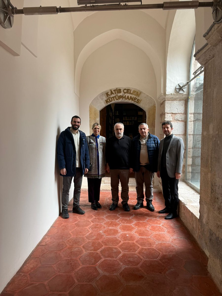 BilimTarihiEnst's tweet photo. İMÜ Edebiyat Fakültesi
Lisansüstü Eğitim Enstitüsü mensupları
enstitü müdürü Prof. Dr. İsmail Hakkı Kadı
hocamızla birlikte
Fatih-Semâniye Yerleşkesinde
İMÜ Bilim Tarihi Enstitüsü'nü ziyaret ettiler.
Ziyaretleri için kendilerine müteşekkiriz. https://t.co/1Jf7PX2uHu