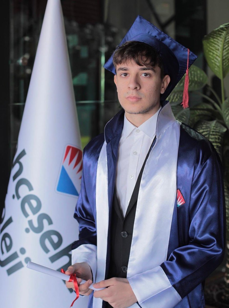 fatlihann's tweet photo. Manisa Bahçeşehir Fen ve Teknoloji Lisemizden yine Dünyanın en prestijli üniversitelerinden biri olan  _**King’s College London’da Mathematics  with Management &amp; Finance and bölümünü Tam burs hakkı ve kabul kazandı. **_Öğrencimiz İbrahim Eren Kanarı tebrik ederim https://t.co/hu1PYS7TUA