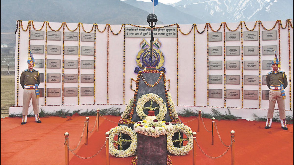 Terror was assembled online!

The 2019 Pulwama attack was planned in Pakistan and it was enabled through e-commerce and digital payments.

Jaish-e-Mohammed operatives procured chemicals, batteries, and IED components online, on instructions from Pakistani handlers.

We lost 40
