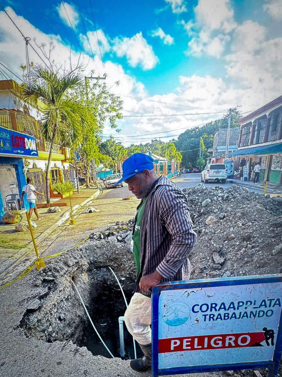 CORAAPPLATA corrigió dos importantes averías que existían simultáneamente en las líneas de expulsión de 12 y 6 pulgadas, garantizando así la eficiencia del suministro de agua en la comunidad de Pérez, Imbert.