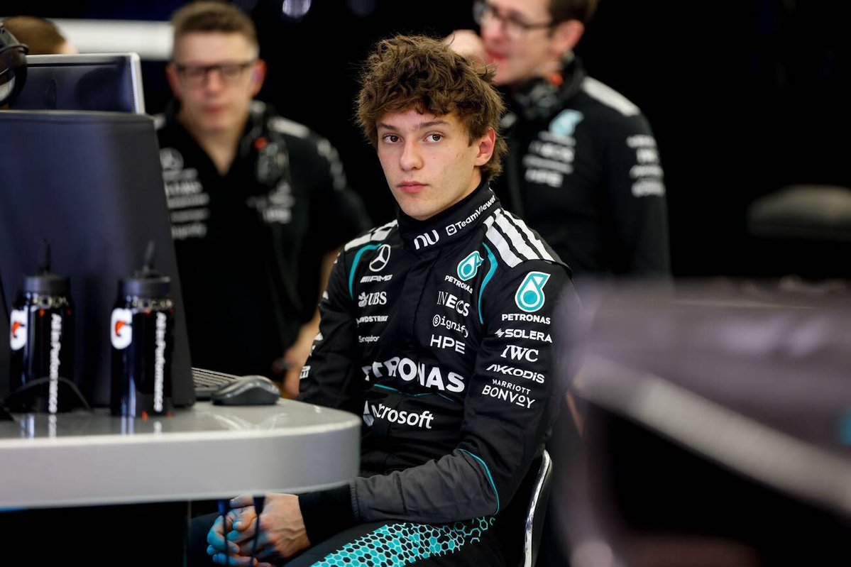 UntoldSpace028's tweet image. उम्मीद हैं कि कल किमी और जॉर्ज दोनों के लिए शानदार दिन साबित हो! 🙌

#F1 #F1Testing #KimiRaikkonen #GeorgeRussell