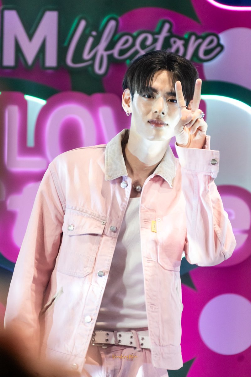 สวัสดี ความรักสีชมพู 🩷🩷
#NAY_PERSES 
#THEMALLLOVESTORExPERSES
#PERSES #PERSES_TH