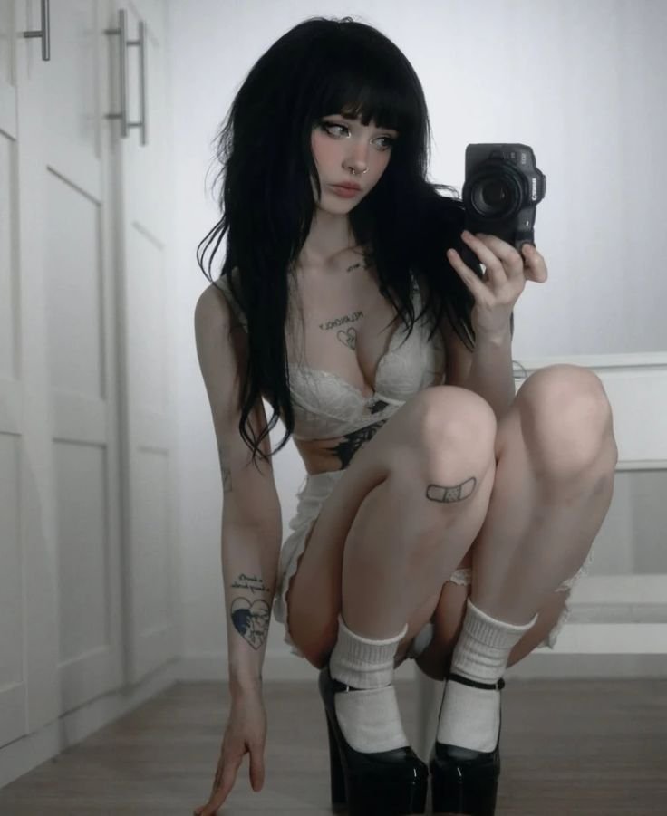 linsaloveyou's tweet photo. Linsa veut rencontrer des nouvelles personnes.

Alors pas de règles pour ce premier jeu, une photo de votre muse, un gif, une vidéo, une action que vous aimeriez me faire, peu importe, je veux être surprise

Bien évidemment les meilleurs notes auront des récompenses !

♡+↺+📸 https://t.co/OY9i49AdM2