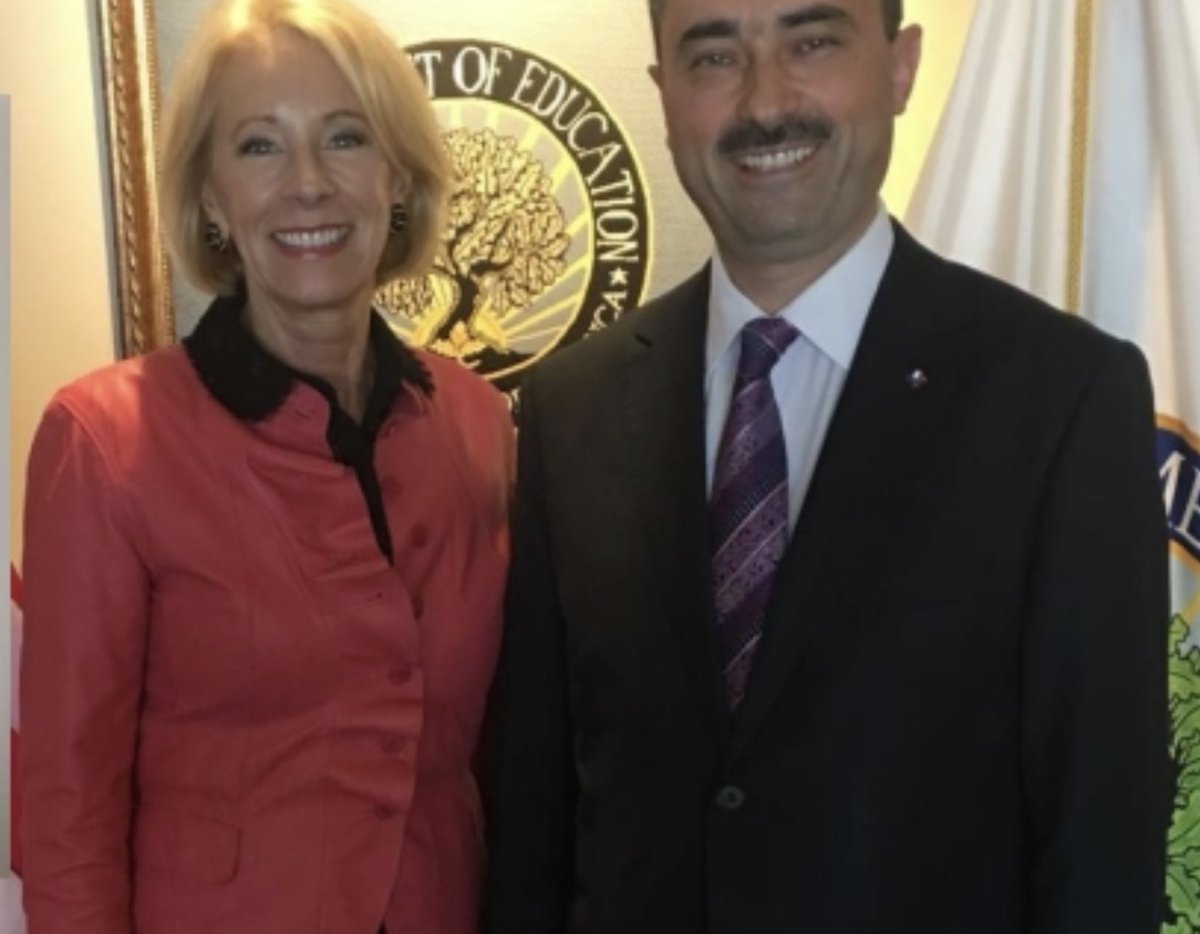 TBT: Another pic of high-level #Gulen Islamic cult member, Zekeriya Yuksel, head of 14 ‘SST’ charter schools in TX, “at work”in DC in 10/2017. This time with <a href="/BetsyDeVos/">Betsy DeVos</a> former head of Dept of Education. A year after Gulen-led coup in Turkey😡 #whoisgulen @amymek <a href="/RepKeithSelf/">Rep. Keith Self</a>
