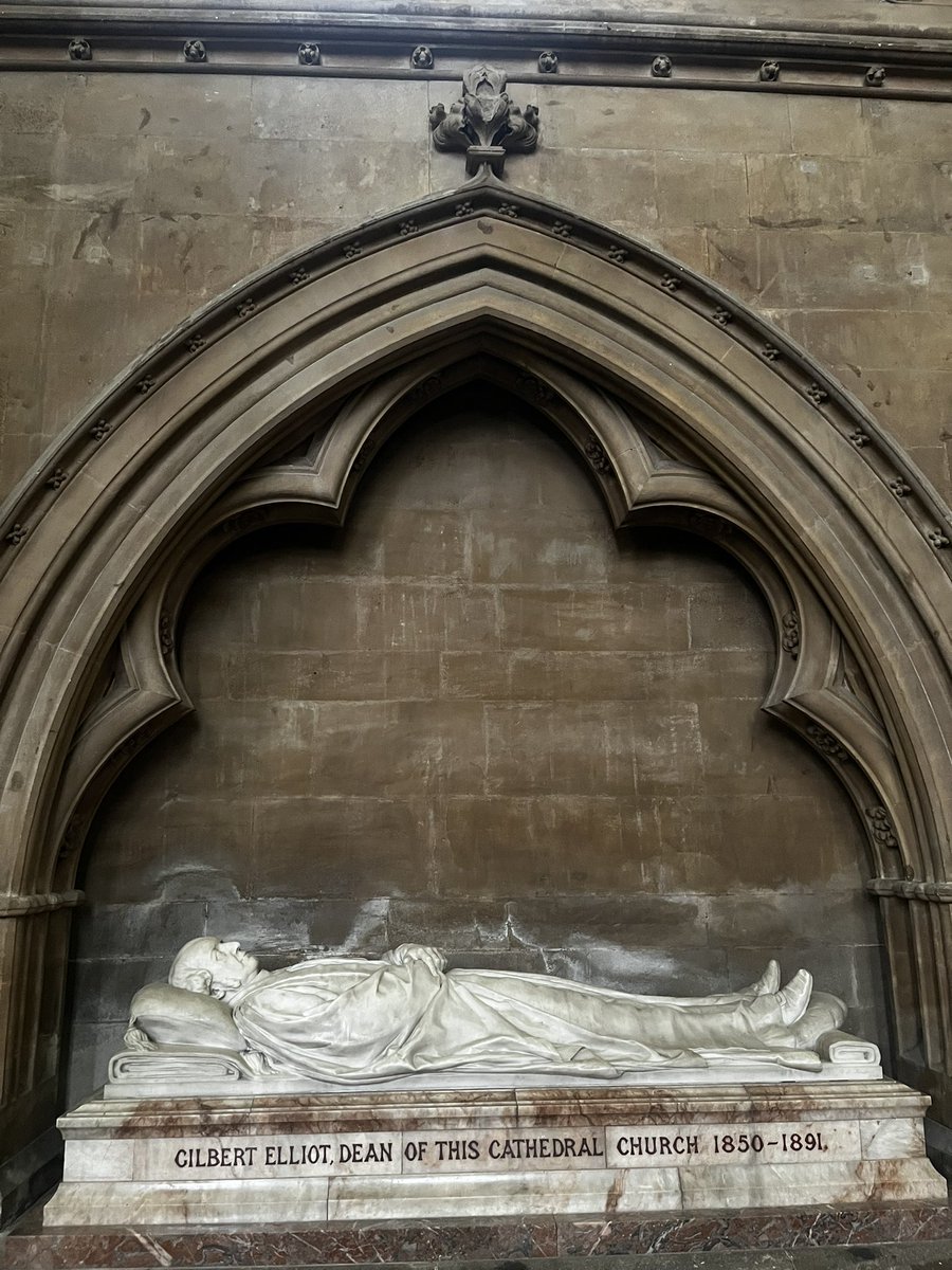 MortgageMikeN2's tweet image. As we go live to @LondonMoneyFS as he receives the latest email from lenders cutting rates #mortgages #ratewar