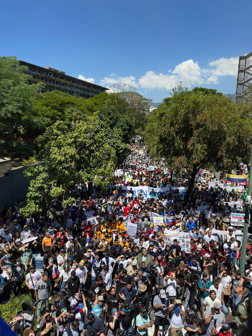 12 de febrero de 2014: Plaza Venezuela.
12 de febrero de 2026: UCV.

Doce años después, en Venezuela seguimos reclamando: Democracia y Libertad.