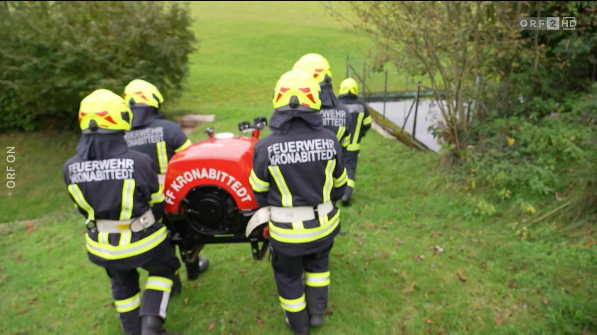Bürgeranwalt
Freiwillige Helfer: Kein Versicherungsschutz bei Notfall?

Die junge Feuerwehrfrau Knollmayr erlitt in der Nacht nach einem Alarm einen Herzstillstand – noch bevor der Einsatz begonnen hatte...

on.orf.at/video/14310413…

#Volksanwalt #ORFbuergeranwalt #Feuerwehr #AUVA