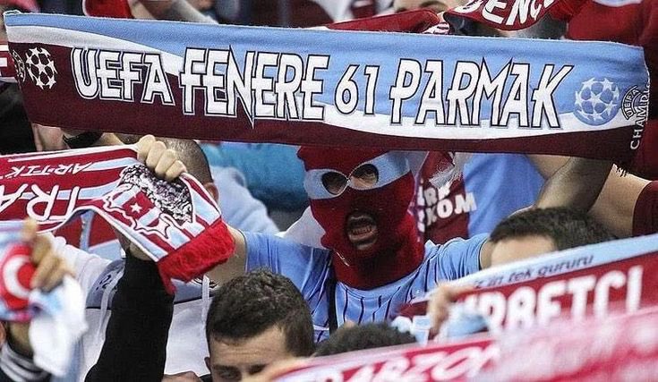 Dostça olsunmus gs daha büyük düsmanmis hadi abicim hadi bebeleri alalim sahneden, tek farki renkleri.