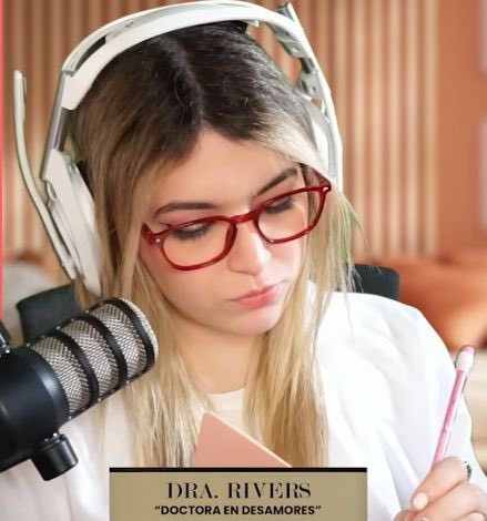 HOY. Doctora Rivers va a analizar sus situaciones de amor curiosas. Dejen sus preguntas, confesiones, experiencias, etc, etc en este link. Puede ser anonimo o no 👀 docs.google.com/forms/d/e/1FAI…