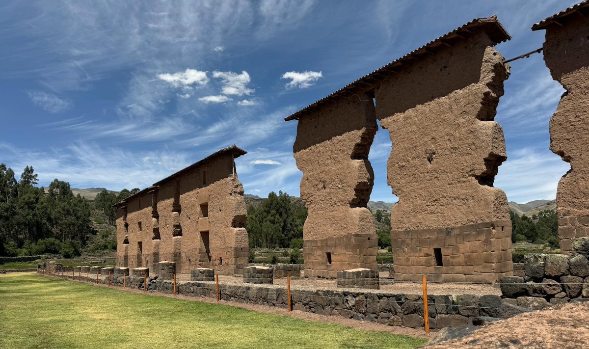 cuscojourneys's tweet image. ✨ Discover the ancient wonder of Raqchi, located on the scenic route to Puno! 🌄🇵🇪
.
🌐 Website: cuscojourneys.com
🦙 Book Now: bit.ly/4crSw4B
.
#cuscojourneys #Raqchi #IncaRuins #PeruTravel #exploreperu #TravelPeru #titicacalake #VisitPeru #discoverperu #peru