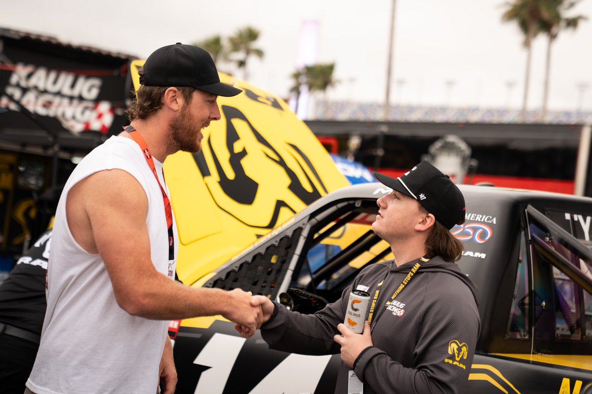 Butterbean was brutally frame mogged by a YouTube star while he was garagemaxxing