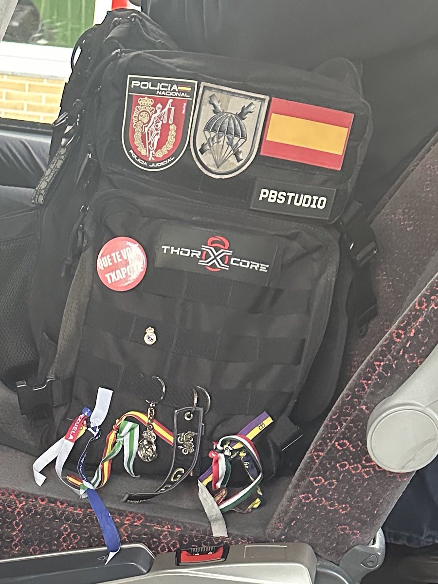 en mis tiempos los adolescentes llevaban chapas de los bts