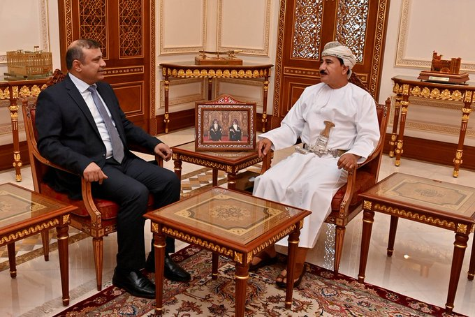 معالي الفريق أول وزير المكتب السُّلطاني يستعرض مع سفير الجمهورية اليمنية المعتمد لدى #سلطنة_عُمان العلاقات الثنائية بين البلدين، وتطورات الأوضاع في #اليمن والجهود المبذولة لدعم مسارات الأمن والاستقرار.