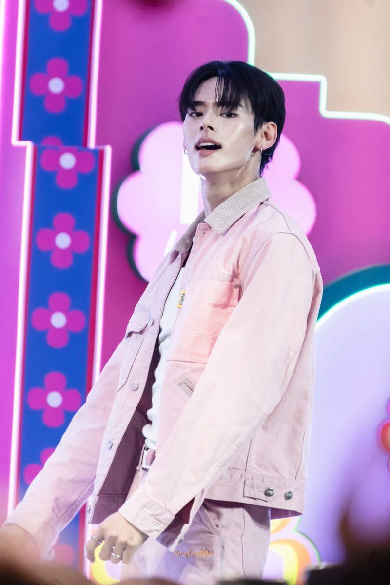 14 กุมภา ขอควงแขนหน่อยได้ป่าวววว

#NAY_PERSES 
#THEMALLLOVESTORExPERSES
#PERSES #PERSES_TH