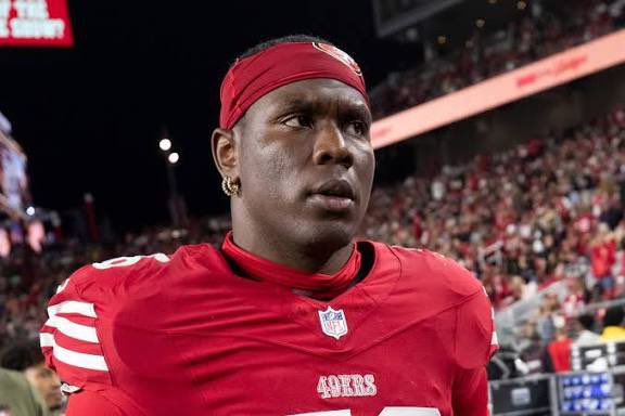 Ca flingue en #NFL ! Le joueur de ligne défensive des 49ers de San Francisco, Keion White, a été opéré après avoir été blessé par balle à la cheville.

L'incident s’est produit lundi peu après 4 h, heure locale. Ses blessures ne mettent pas sa vie ni sa carrière en danger. La