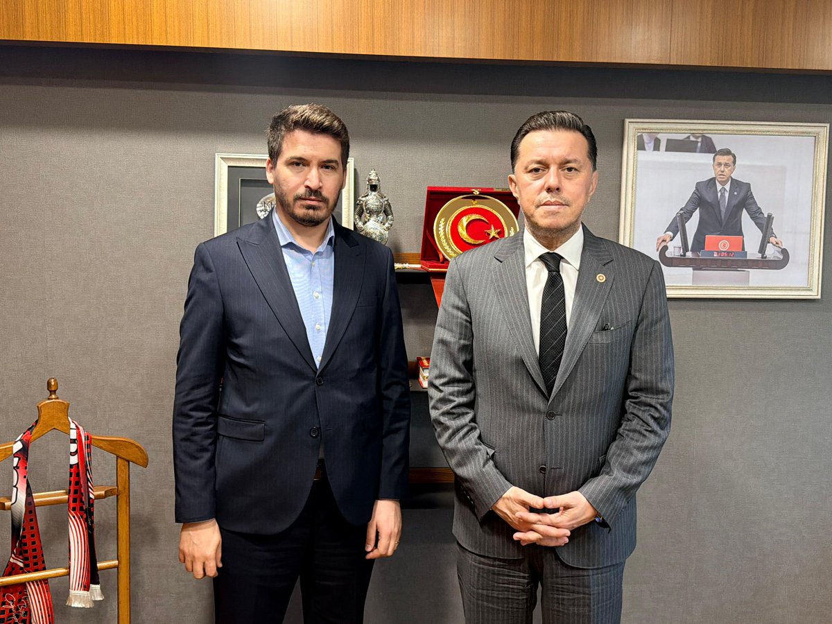 AK Parti Eskişehir Milletvekillerimiz; önceki dönem Enerji ve Tabii Kaynaklar Bakanımız Sayın Fatih Dönmez’i Önceki dönem Aile ve Sosyal Politikalar Bakanımız Prof. Dr. Ayşen Gürcan’ı, ve AK Parti MKYK Üyemiz Sayın Nebi Hatipoğlu’nu Gazi Meclisimizde ziyaret ettik.