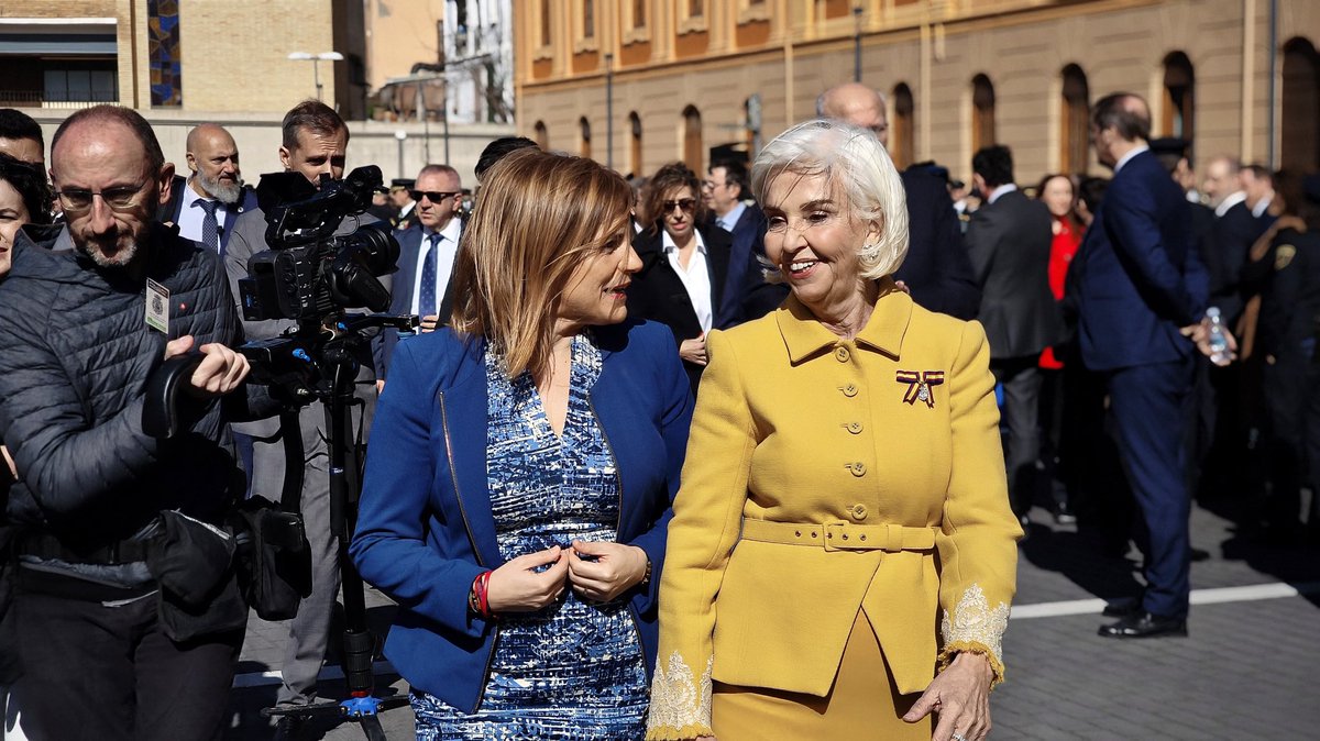 📍Acto de entrega de la bandera de España a la Jefatura Superior de Policía de la Comunitat Valenciana, que ha contado con la presencia del ministro del Interior, Fernando Grande-Marlaska, la delegada del Gobierno en la Comunidad Valenciana, <a href="/pilarbernabe/">Pilar Bernabé /❤️</a> , y los subdelegados