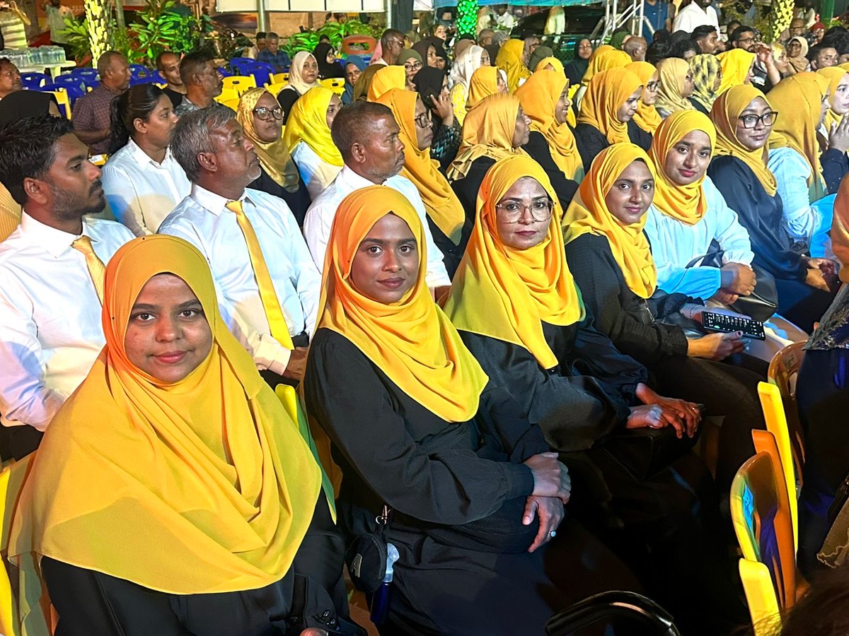 ލޯކަލް ކައުންސިލް އަދި އަންހެނުންގެ ތަރައްޤީއަށް މަސައްކަތްކުރާ ކޮމިޓީ 2026 އިންތިޚާބު ގެ ކެންޕެއިން ލޯންޗް ކުރުމުގެ އެމްޑީޕީ ޖަލްސާ ކުރިއަށްދަނީ. 

#HeyvallaThayyaaru
#GearUp
#LCE2026
#WDC2026
#VoteMDP