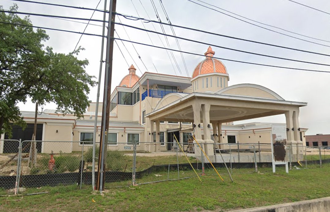 mySA's tweet image. 'Buc-ee’s version of a funeral home': Strange S.A. dome buildings are lore-heavy

The lore behind these massive buildings with golden domes in San Antonio continues.

Read more 🔗 bit.ly/46zqkZU
