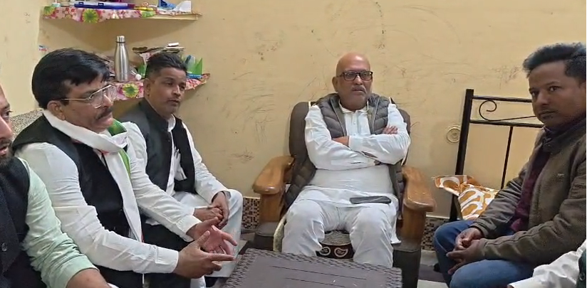 bstvlive's tweet photo. लखनऊ: पतंग के मांझे से युवक की मौत का मामला
➡कांग्रेस प्रदेश अध्यक्ष पहुंचे पीड़ित परिवार के घर
➡पीड़ित परिवार को हरसंभव मदद का आश्वासन
➡CM को पत्र लिखकर मुआवजे की करेंगे मांग-अजय
➡हैदरगंज फ्लाईओवर पर पतंग के मांझे से हुई थी मौत
#LucknowTragedy #KiteStringAccident @kashikirai