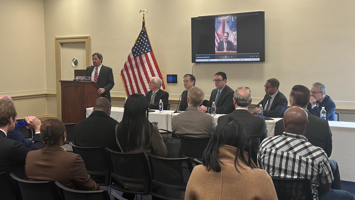 VascularSVS's tweet image. Yesterday, the Congressional PAD Caucus convened a lunch briefing with the PAD Pulse Alliance and leading physicians to discuss critical issues surrounding PAD, limb loss and their effects on the healthcare system. 
 
#VascSurg #PADawareness #VascularHealth