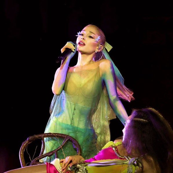 HitsAndCharts's tweet image. Ariana Grande about her voice:

'If you are a vocalist you know what’s happening. Sometimes I speak in higher register and sometimes I speak in lower register. They’re both authentic places where my voice goes, my voice just has a lot of range.'

(youtu.be/T0IuRA9a7sw?si…)