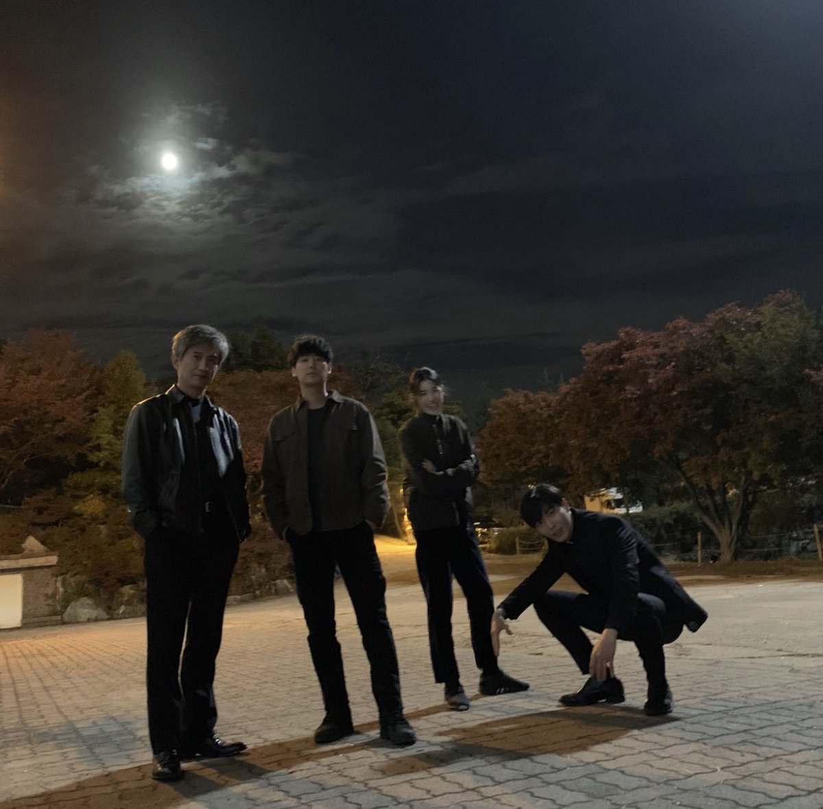 Danbal_er's tweet photo. 넷플이 아무리 손더게스트 내려봐라
2026년에도 본체가 비하인드 컷 말아주고
시즌 2 기다리는 팬 한가득이다 https://t.co/zQFsGRRuJI