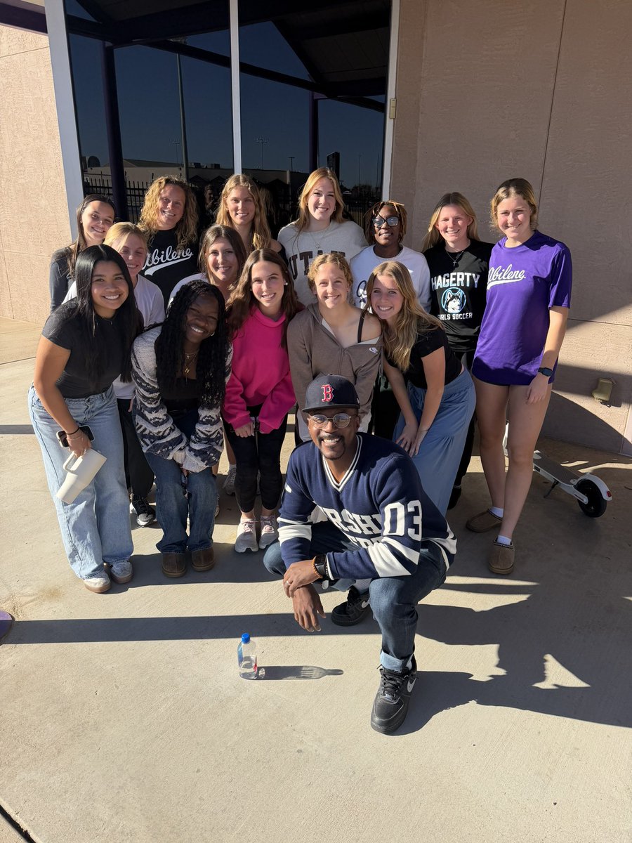 C.J. Luckey tweet media