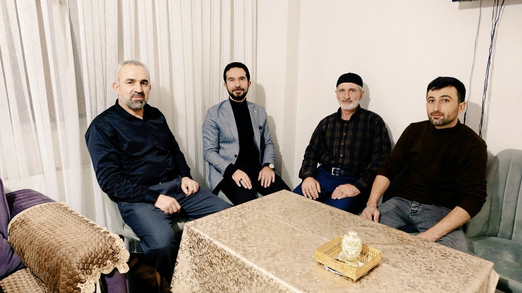 İl Başkanımız Sayın Zeki Aras, İl Başkan Yardımcımız Sayın Remzi Baylan ile beraber Ahıskalı vatandaşlarımız Kemal Kibarov ve Emrah Kibarov'u ziyaret etti.

Misafirperverliklerinden ötürü teşekkür ederiz.