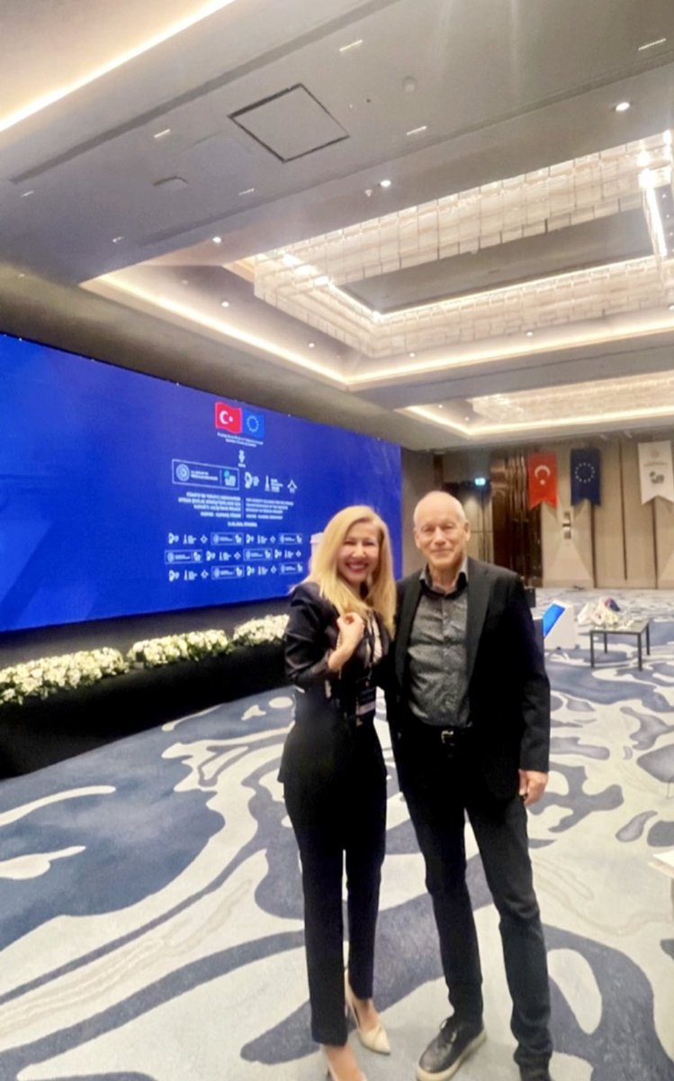 Yaratıcı ekonominin küresel mimarlarından biriyle aynı karede olmak…

Yaratıcı endüstriler alanında dünya çapında referans kabul edilen,
John Newbigin OBE
— Creative Industries Ambassador (Mayor of London)UK 🇬🇧
— Creative Economy policy advisor

benim için çok kıymetliydi.